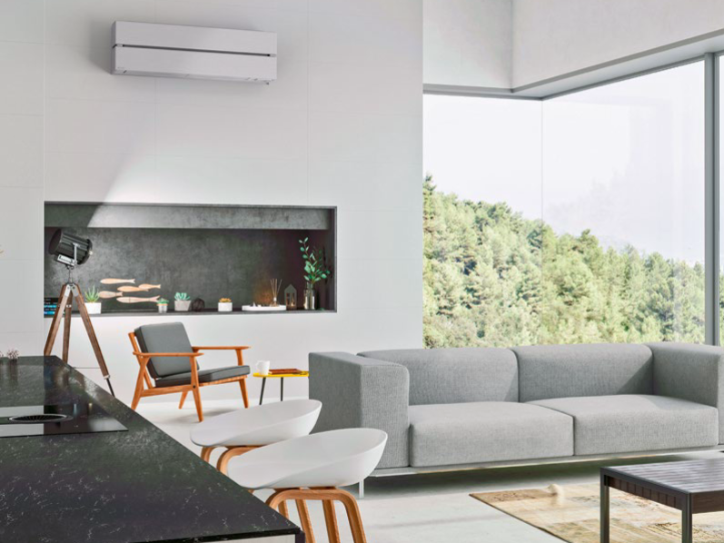 Wohnzimmer mit weissem Wand Klimagerät